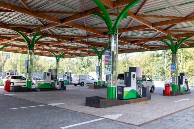 Компанія WOG презентувала новий концепт міського АЗК